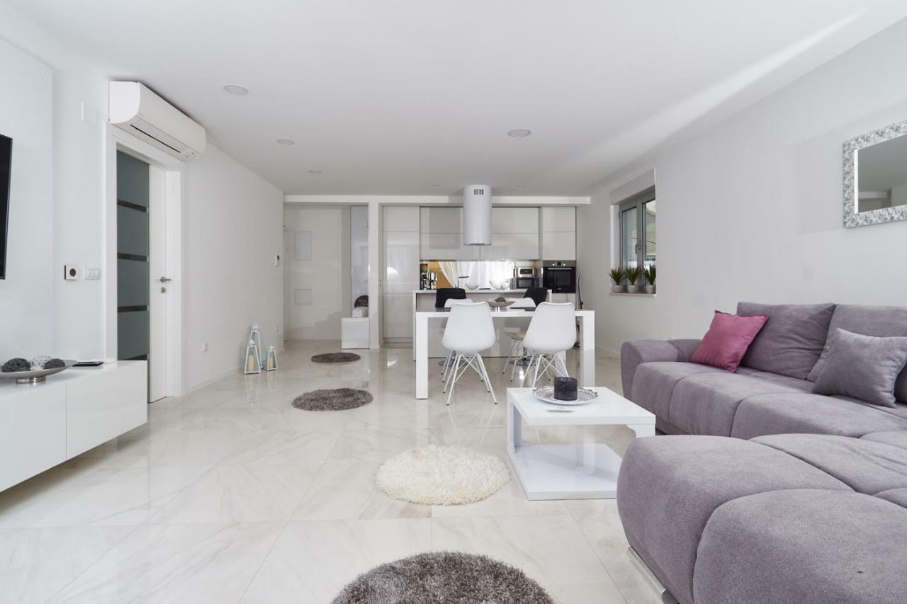 Brand New Apartment S & U دوبروفينك المظهر الخارجي الصورة